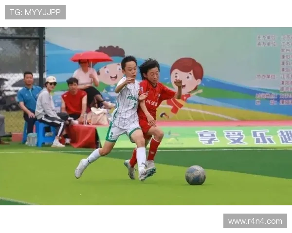 南京足球队在足球团队协作排行榜中荣获第三名展现出强大团队精神与实力 南京足球队在足球团队协作排行榜中荣获第三名展现出强大团队精神与实力